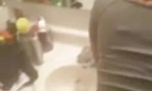 ਭਾਰਤੀ ਦੇਸੀ ਬਾਥਰੂਮ ਵਿ ...